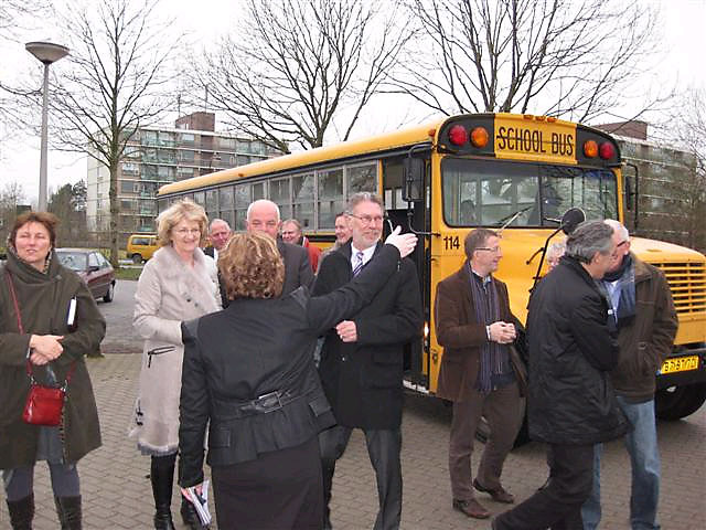 Bikkelbusrit leidt politiek langs locaties SKRS