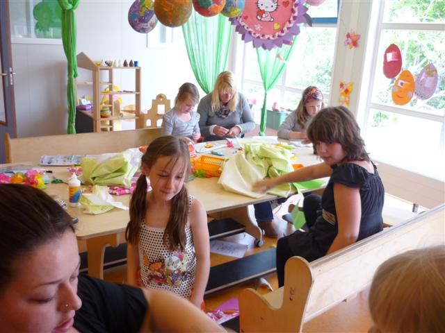 Groep 2 van bso Waldervaart maakt zelf kleding en houdt een catwalk