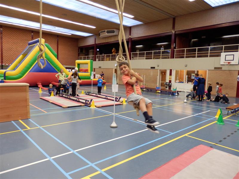 Mooie jonkvrouwen en stoere ridders op middeleeuwenfeest bso