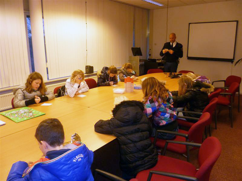 8+’ers van bso Waldervaart in de politiecel - 1/2