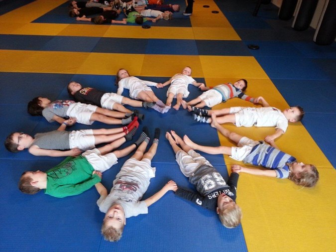 De kinderen van bso Groeneweg en bso Nes 2c krijgen sportles in Body Action!