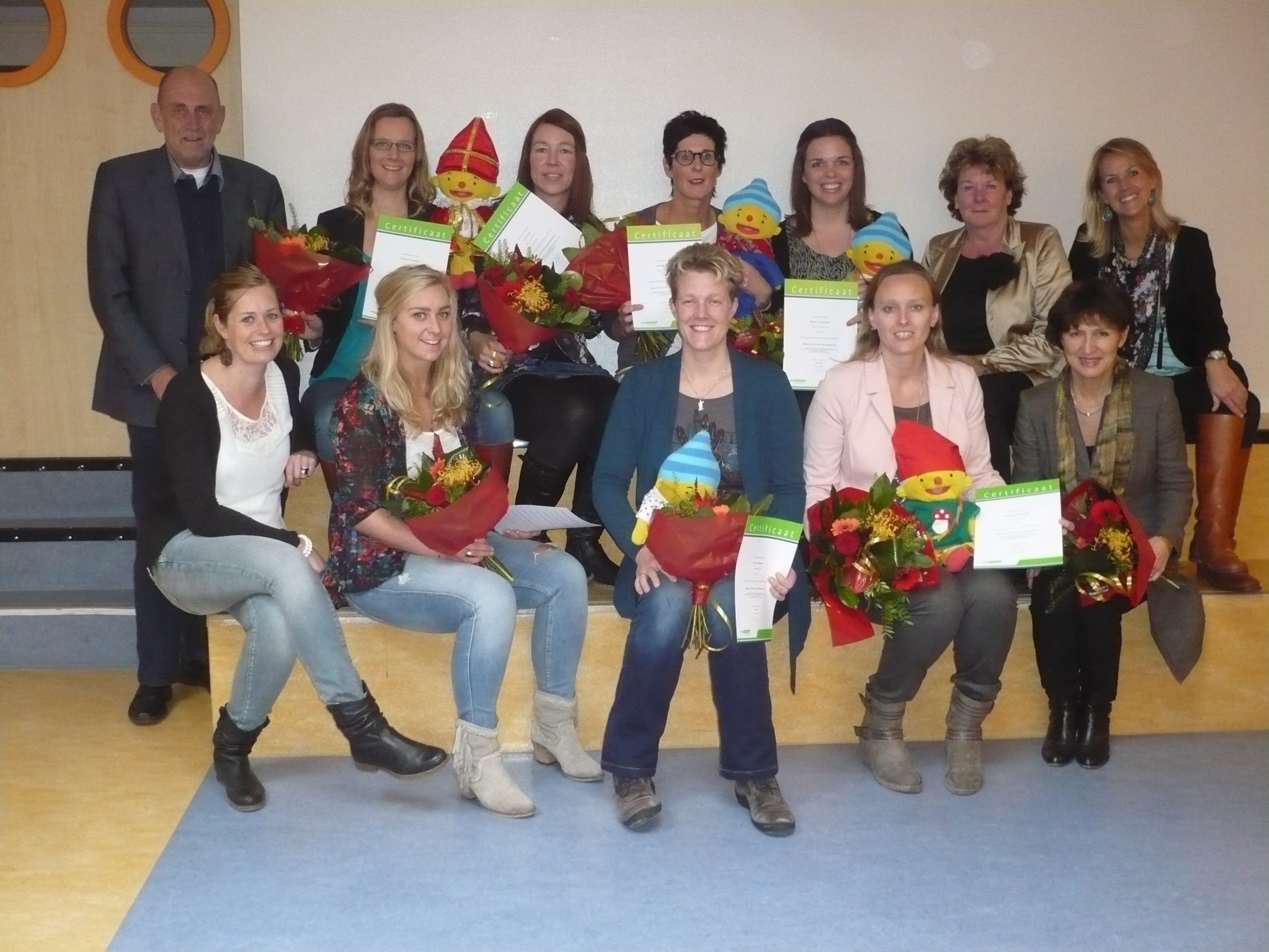 Primeur in de kop van Noord-Holland: medewerkers SKRS ontvangen certificaten Uk & Puk!