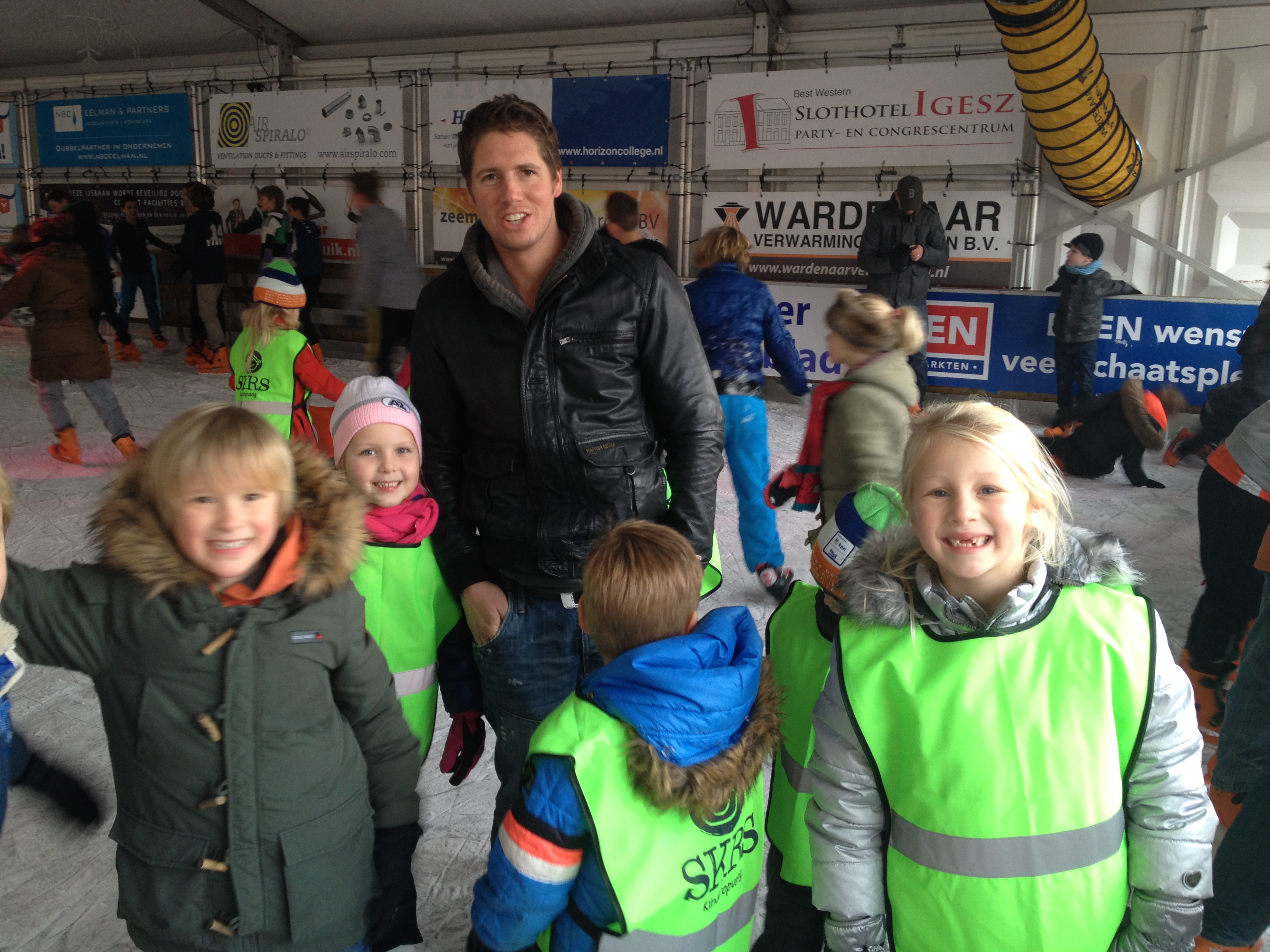 Bso De Buizenberg viert vakantie schaatsend en playbackend!