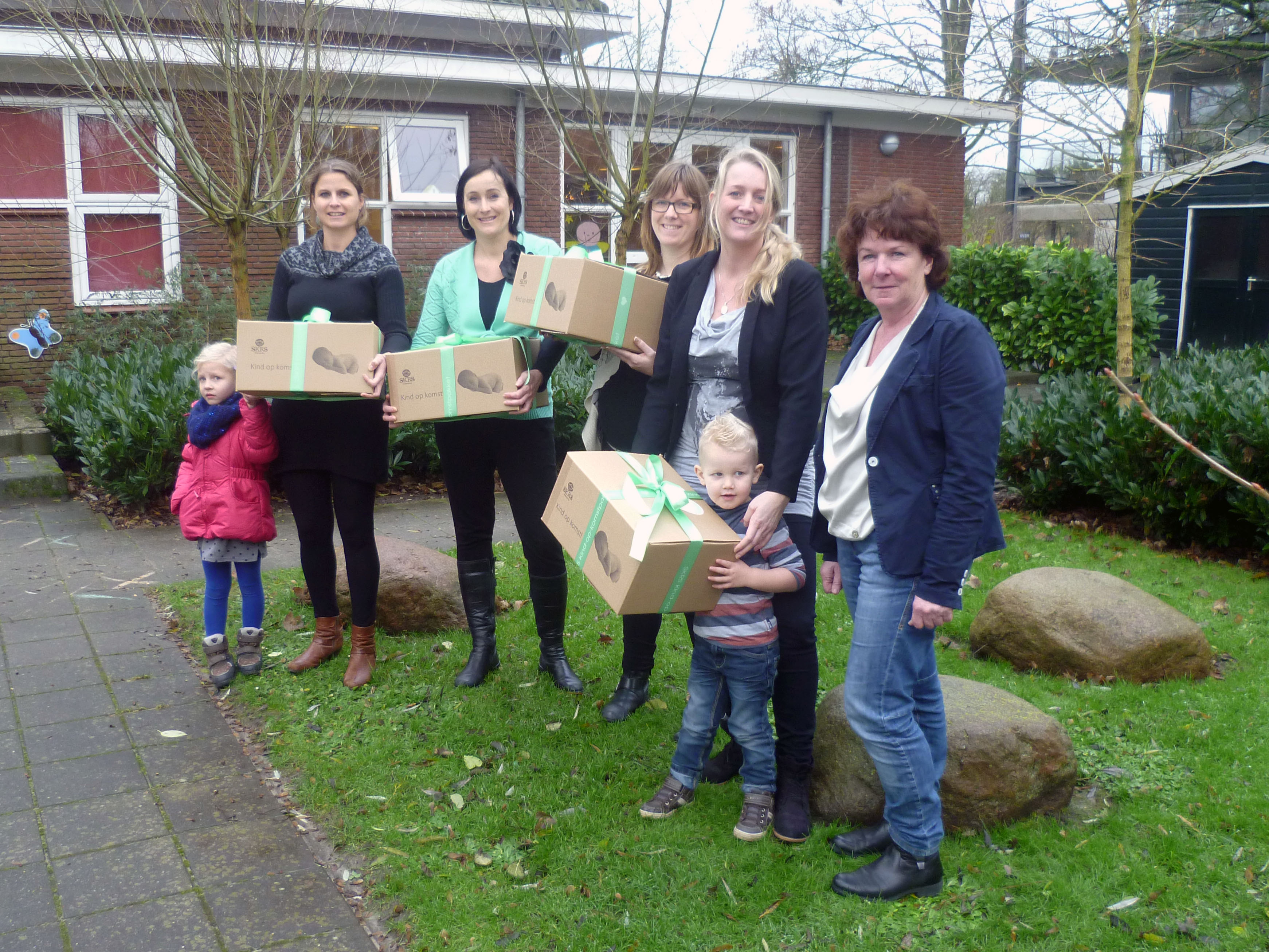 En de eerste SKRS Kind-op-komstpakketten gaan naar ...