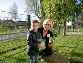 Ook &#39;t Schommeltje en De Trommel hebben het Kwaliteitsmerk Groene Kinderopvang ontvangen - Foto Groen Cement