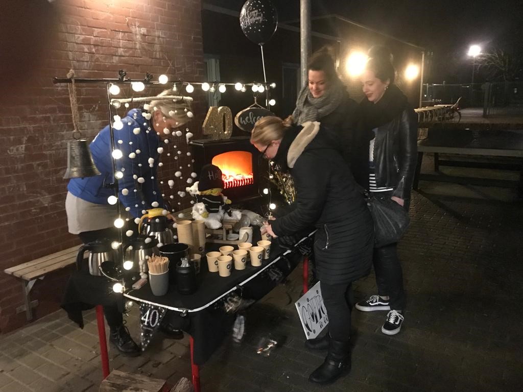 Extra warm welkom voor ouders met 'coffee to go'! 