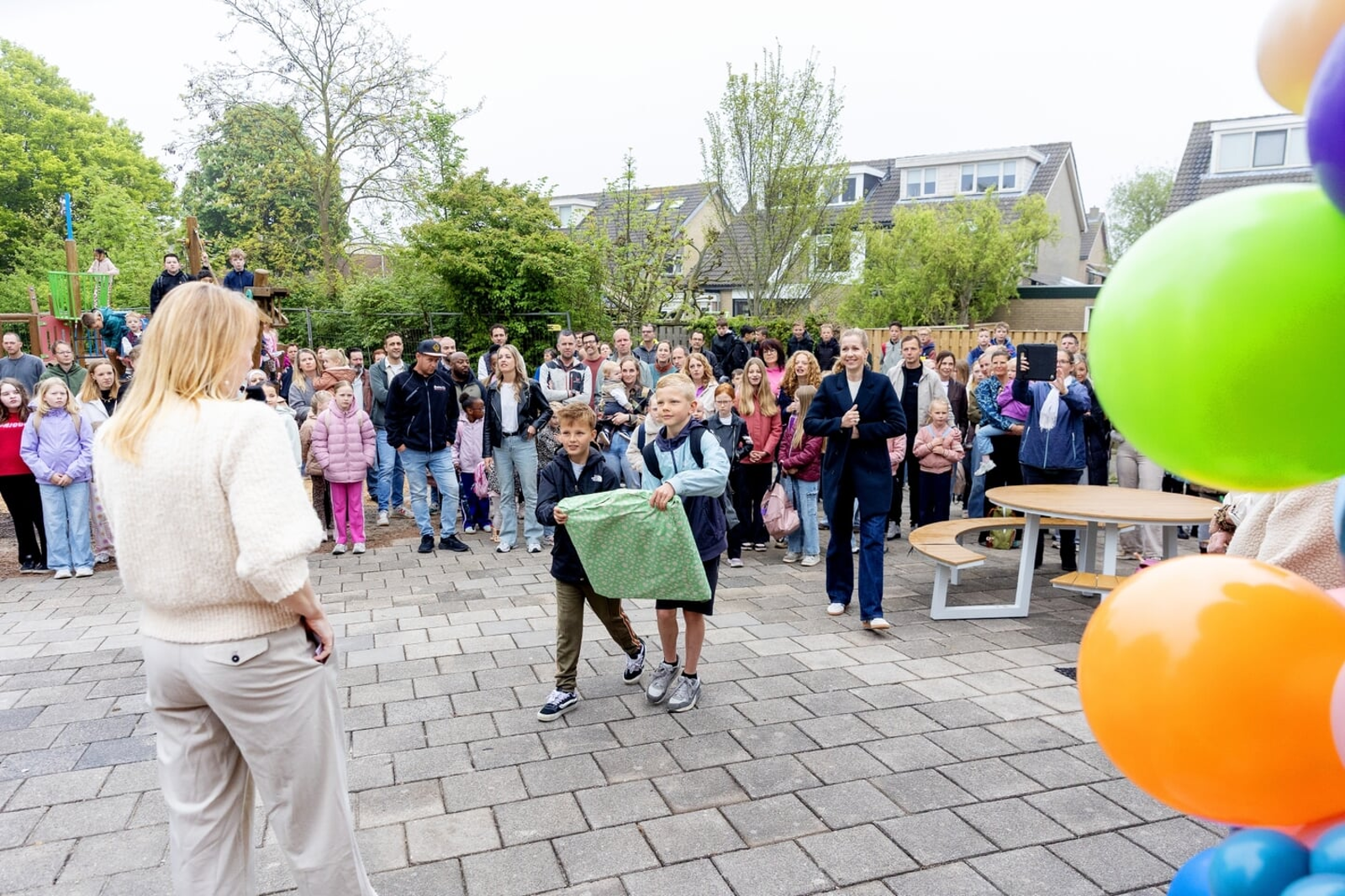 Feestelijke opening nieuwe school De Zwerm in Sint Maarten